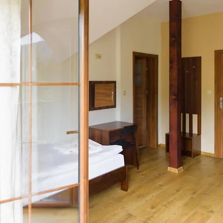 Pod Chmielarzem Bed & Breakfast 3*