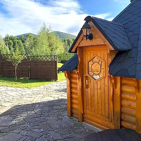 Pod Chmielarzem Bed & Breakfast 3*