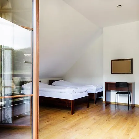 Pod Chmielarzem Bed & Breakfast 3*