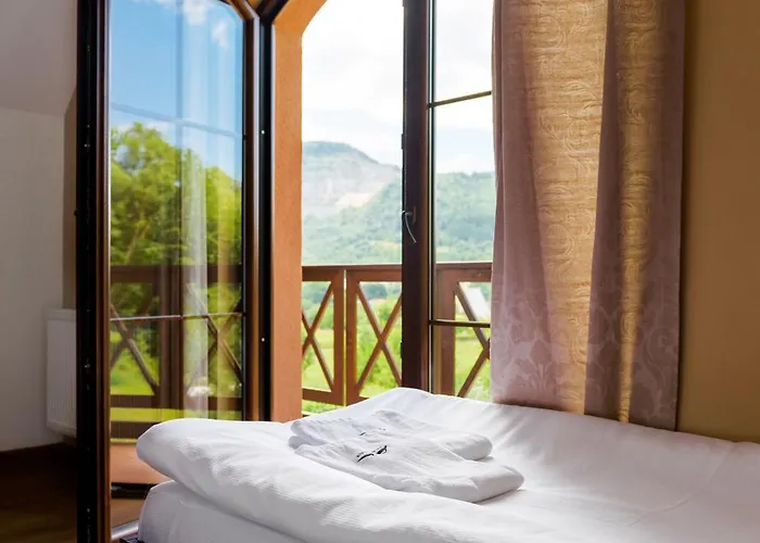 Pod Chmielarzem Bed & Breakfast