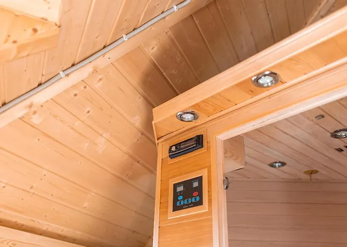 Pod Chmielarzem Bed & Breakfast 3*